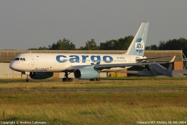RA-64021
taxiing to RWY 08 after spending the night at EBOS
Keywords: Tupolev Tu-204 Cargo Aviastar TU RA-64021 64021 ostend oostende belgium ost ebos