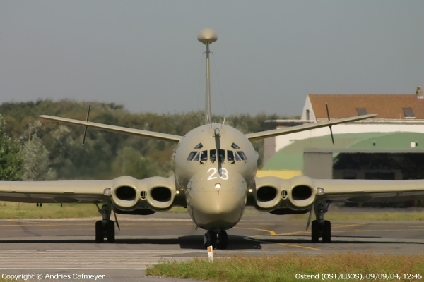 XV228
Can you see the crewmember (on the left side of the fuselage) looking at all the spotters ?
Copyright © Andries
Keywords: Nimrod Mk.2 Royal Air Force United Kingdom Great Britain XV 228 XV228 Ostend oostende belgium ost ebos