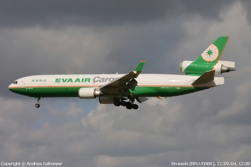 B-16113
on final approach to 25L. Caught the flashing beacon, check it out !
Keywords: McDonnel Douglas MD-11 MD 11 MD-11F Eva Air Cargo Freighter 25L bru ebbr brussels belgium B-16113 16113