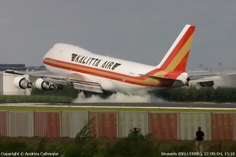 N704CK
smokey !
Keywords: N704CK 704 Kalitta Air Boeing 747 747-200 747-200F Cargo Freighter brussels zaventem Belgium bru ebbr