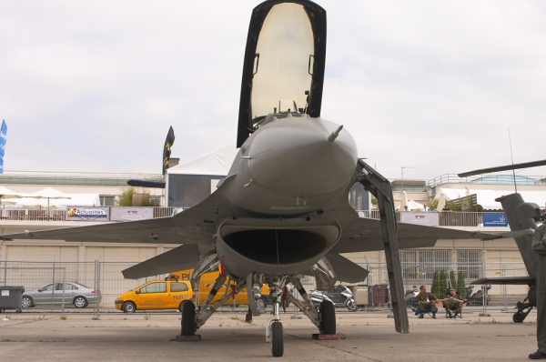 F-16
Keywords: Le Bourget 2005
