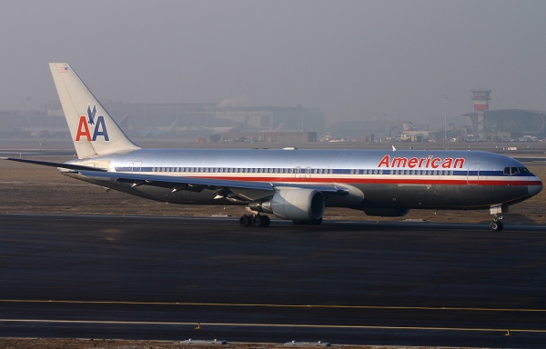 American Airlines B767-300 25R
