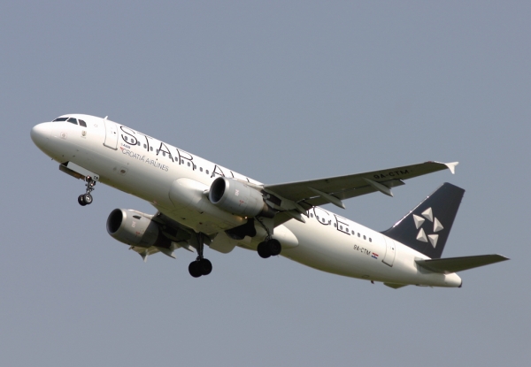 9A-CTM - A320-212 CROTIA AIRLINES - member of STAR ALLIANCE
Another airliner in the common STAR ALLIANCE colors. 
Keywords: AIRBUS A320