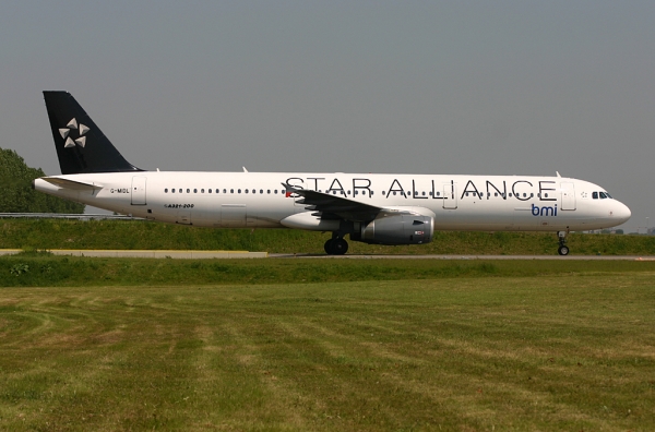 BMI's STAR ALLIANCE c/s G-MIDL A321-231
The G-MIDL in STAR ALLIANCE colours on his long taxi-journey to the main Schiphol buildings.
Keywords: AIRBUS A321 AMSTERDAM