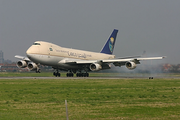 HZ-AIU
Saudia HZ-AIU - gently touchdown with some crosswind
copyright Michel Vandaele (http://users.telenet.be/michel.vandaele)

Keywords: Boeing 747