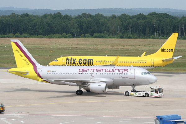 A-319 4U
Date 20-06-06
The 2 biggest airlines at Köln-Bonn Airport.
Germanwings and Hapag-Lloyd Express.
