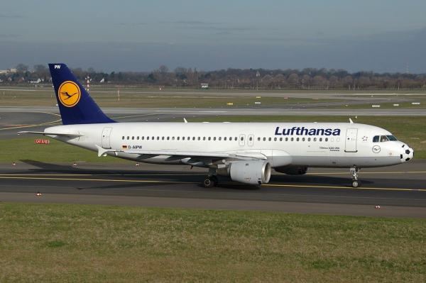 D-AIPW-02
Showing Lufthansa special Worldcup Football nose.
Keywords: D-AIPW A320