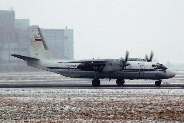 RA-26120
Morning departure in bad weather.
You can still see the de-icing marks at tehe tail.
