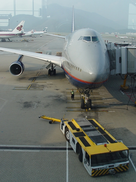 United 747
United 747 at Hong Kong's Chek Lap Kok Airport
12/09/03
