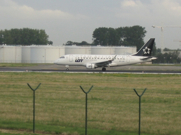 LOT ERJ-170
Nice plane + livery
Keywords: LOT ERJ-172