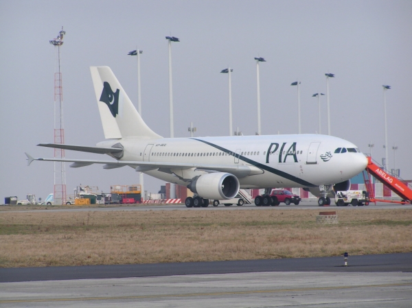 PIA A310-300
Keywords: PIA A310-300