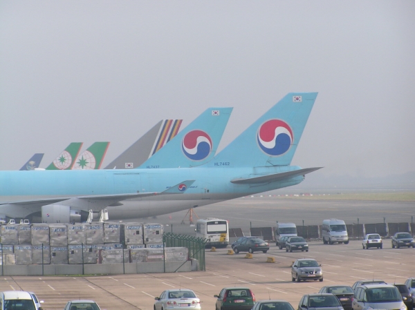 Korean 747F
Abusy cargo apron at BRU
Can you find the special?
(747F EVA)
Keywords: Korean 747F
