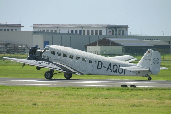 D-CDLH
Sightseeing in Style!
Keywords: JU52 Junkers OST EBOS Oostende Ostend Ostende Lufthansa Traditionsflug D-AQUI