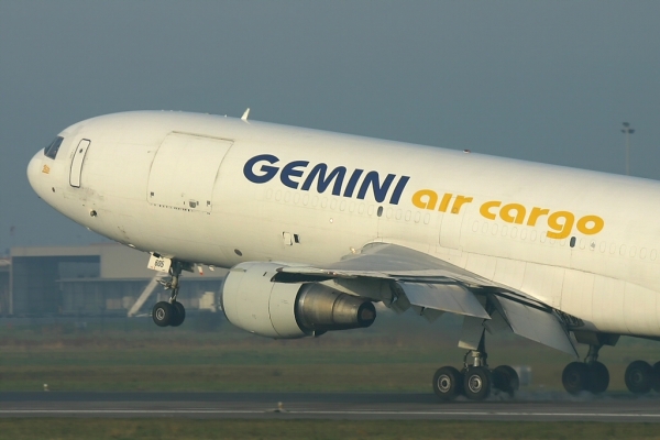 Burning rubber on the active Runway ( Welcome back Gemini ) there was still some fog as you can clearly see on the picture...
Keywords: N605GC OST EBOS Oostende Ostend Ostende DC10-30F Gemini Air Cargo