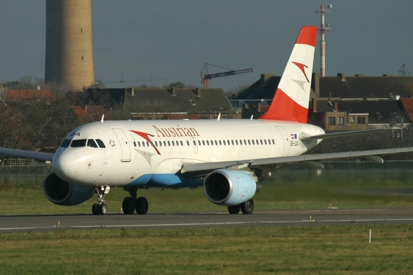 OE-LDA
Fog Diversion from Brussels speeding up for its departure as " AUA-351T " to Brussels
Keywords: OE-LDA A319-112 OST EBOS Oostende Ostend Ostende Austrian Airlines