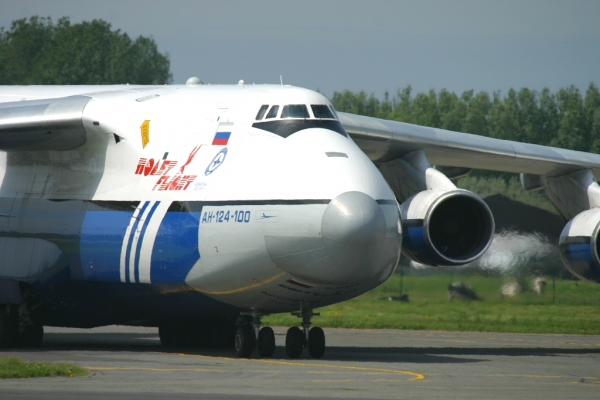 RA-82075
Nice jetblast
Keywords: AN124-100 Ruslan RA-82075 OST EBOS Oostende Ostend Ostende Polet Cargo Airlines
