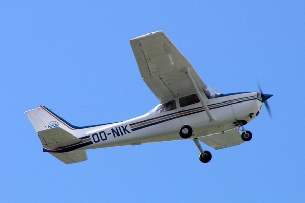 OO-NIK
Andries making a flight in a Cessna 172, he is the one that in front waving at us :-)
Keywords: OO-NIK Ostend