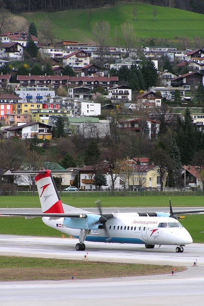 OE-LTD
Taxiing to the apron after landing on RWY08
Keywords: OE-LTD Innsbruck