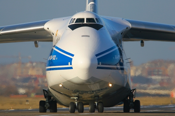 RA-82081 taxi
How much I like this one! The gear, shape of the clean fuselage, heathaze...
(Canon 20D EF500mm F4 IS USM + 1.4ext)
Copyright © Michael_Skypower
Keywords: Antonov AN-124 Ostend EBOS