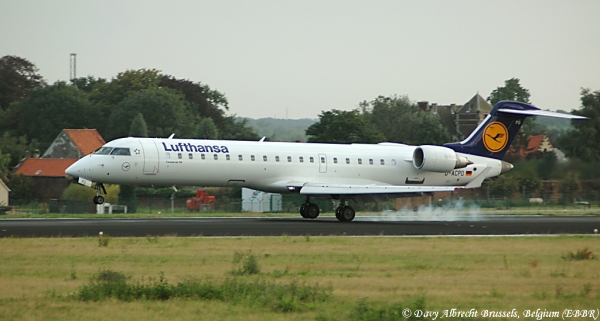 Keywords: Canadair Regional Jet CRJ-700 Brussels Belgium Lufthansa