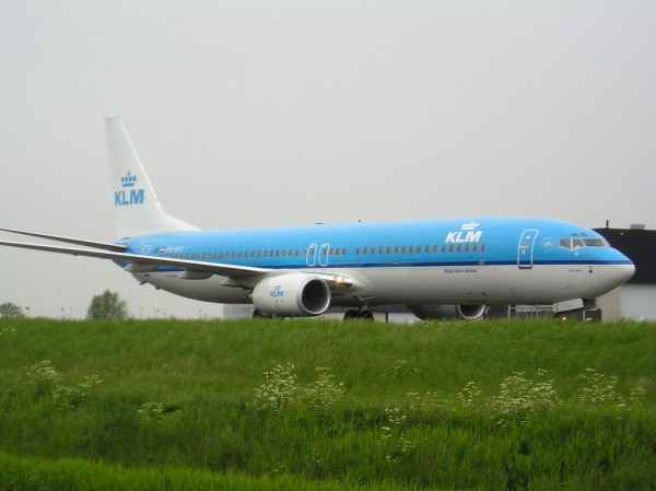Nice size Klm in new colours over the Sierra
