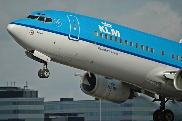 KLM737.jpg