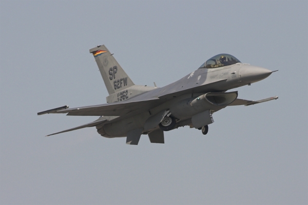 F-16 Take off

