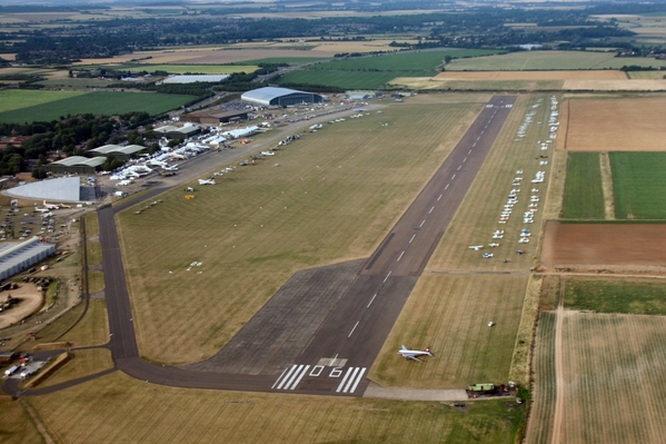 Duxford 8juli
Leaving RWY 24 after a very nice visit to the Flying Legends 2006 ! Check out the line-up for departure !!! 24 aircrafts are waiting...
