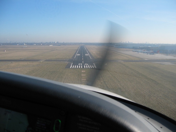 Schiphol
Short final RWY 04, special thanks to Luc Coussement...
