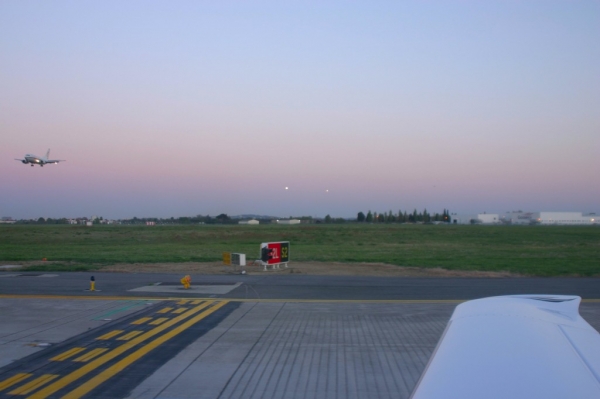 Toulouse
I know the quality is not that good, we are holding short to cross RWY 14L, we've stand there some minutes as you can think.... The first one is a RAM 737...
