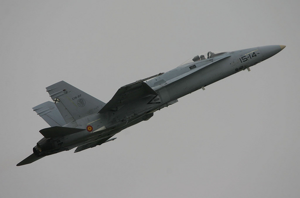 Sanicole 2007: F-18 Spain Air Force
Performing in rainy conditions :( sorry for the lower quality
