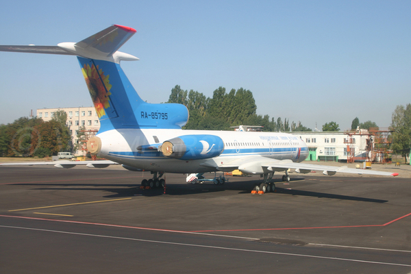 sept 2006 Tu-154
Keywords: Tupolev, Tu-154, aeroflot, russia, krasnodar, RA-65623