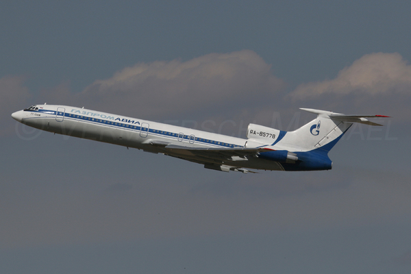 sept 2006 Tu-154
Keywords: Tupolev, Tu-154, russia, krasnodar, Gazpromavia, RA-85778