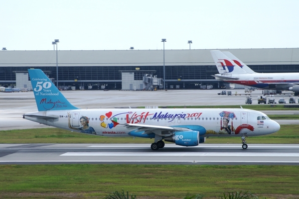 9M-AFQ
Special colours, celibrating the 50th birthday of the nation Malaysia.
Keywords: 9M-AFQ A320 KUL Air Asia Pol Van Damme