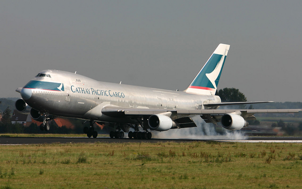 B-HMF
The silver beauty of Cathay Pacific landing with some crosswind
Keywords: B747