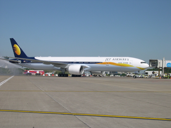 'Jet Airways Triple 7, welcome at Brussels"
Arriving at stand 240
Keywords: EBBR JAI B773