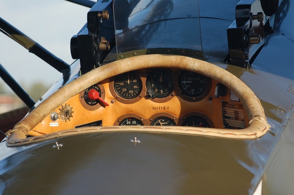 Cockpit N111EV
