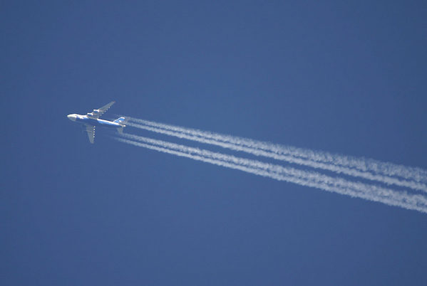 POLET AN-124
Cruising high over my garden heading for USA

