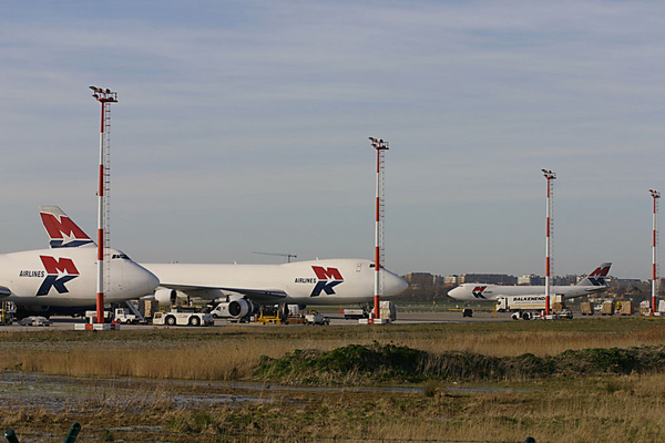 OSTEND HOME BASE OF MK AIRLINES
3 "Queen's  of Skies" at apron1,  base of MK
Keywords: EBOS MKA MK B747