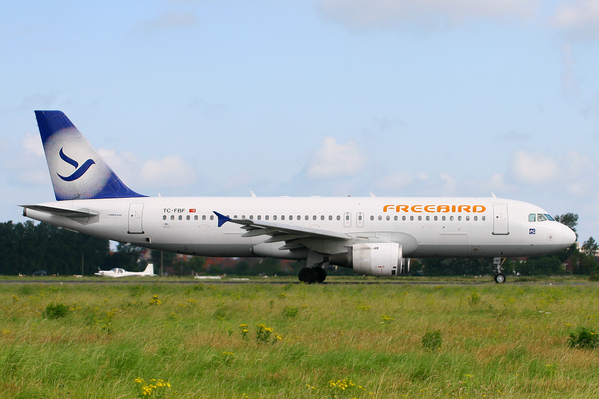 TC-FBF
Freebird 884 backtracking for departure to Antalya ( Canon 30D + Sigma 50-500 )
Keywords: TC-FBF A320-212 Freebird Airlines OST EBOS Oostende Ostend Ostende