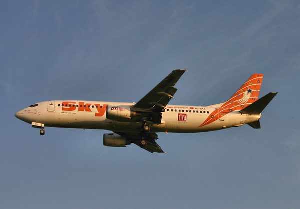 TC-SKE
Sky's B737-4Q8 - c/n 25163 on its final approach to RWY08 in a late evening sunshine.
Keywords: B737 - EBOS OOSTENDE