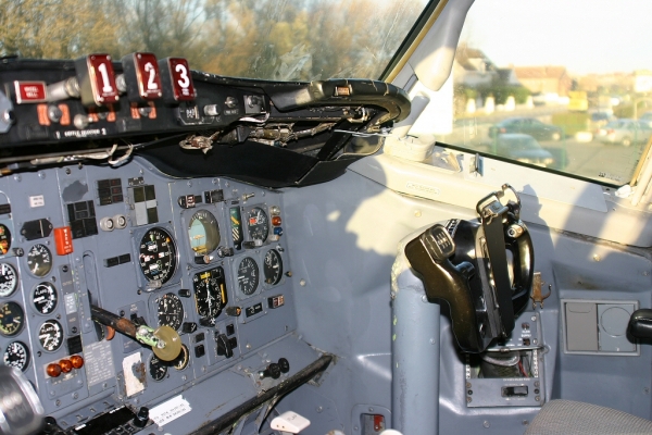 Cockpit
co-pilot side ...
