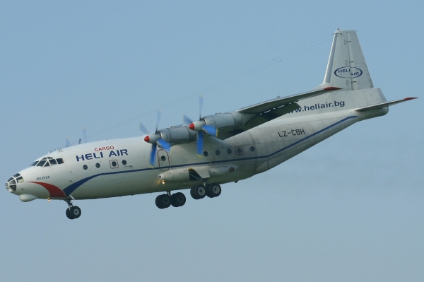 LZ-CBH
Keywords: LZ-CBH AN12BP OST EBOS Oostende Ostend Ostende Heli Air Cargo