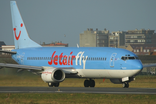 OO-TUA
Backtracking the runway sporting the new " JETAIRFLY " titles in english style... nice weather by the way...
Keywords: OO-TUA B737-4K5 Jetairfly OST EBOS Oostende Ostend Ostende