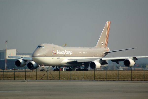 Asiana B 747-400 F
